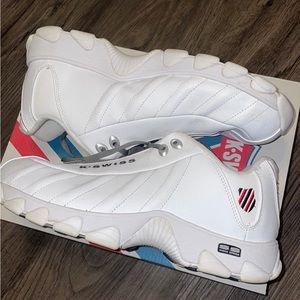 K•SWISS ST329
White 
Leather 
Size 11
Barely worn